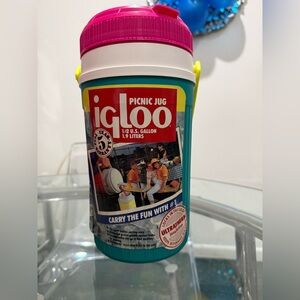 Vintage igloo 1/2 gallon water Jug cooler